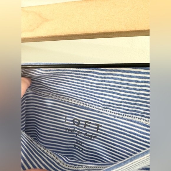 Loft Off Shoulder Blue Stripe Eyelet Sleeve Tee Size XXS - Picture 4 of 5